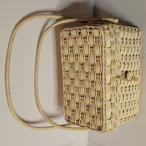 Vintage cream wicker box purse with button closure - Picture 4 of 12